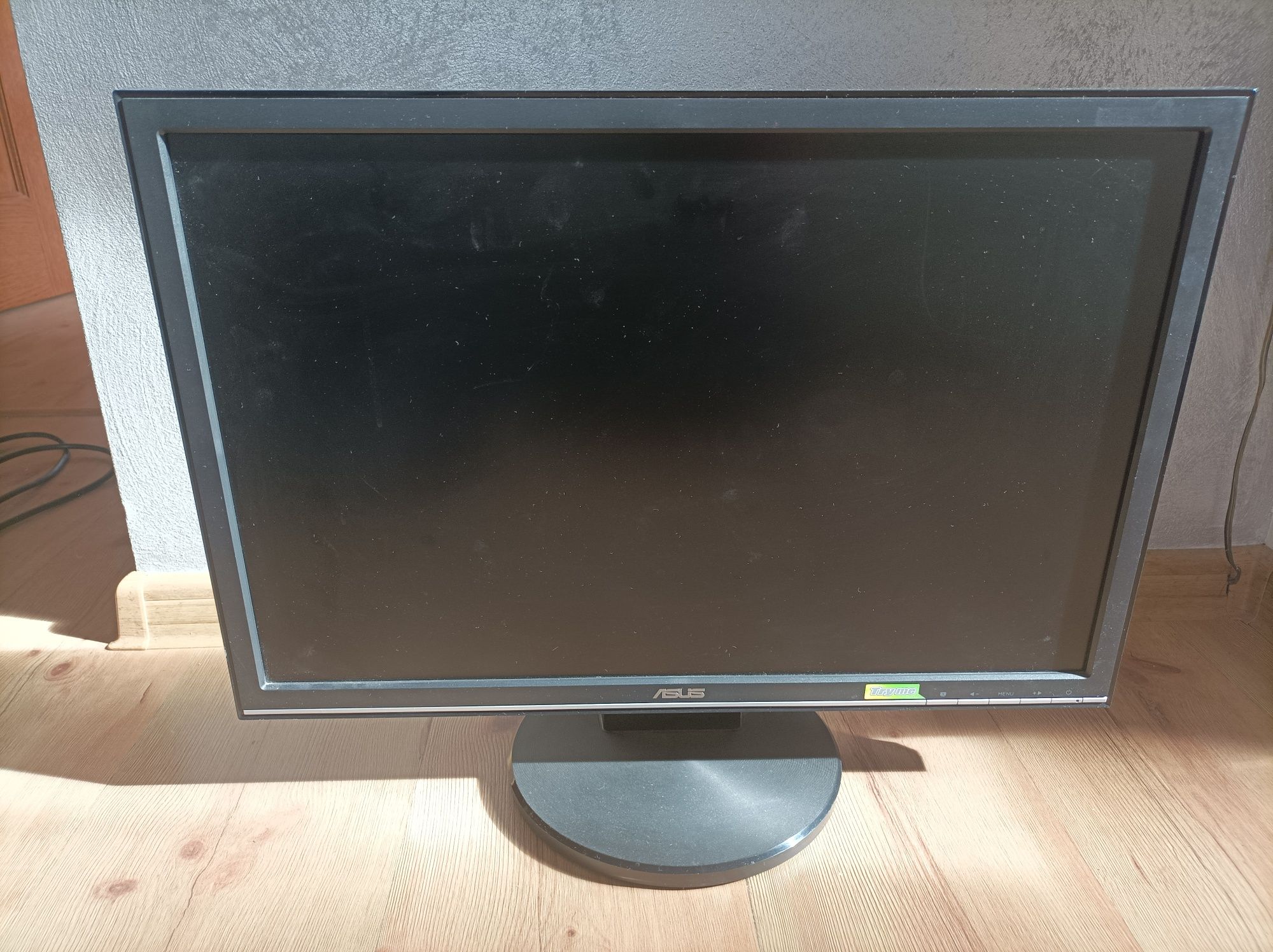 Monitor Asus  z kamerą