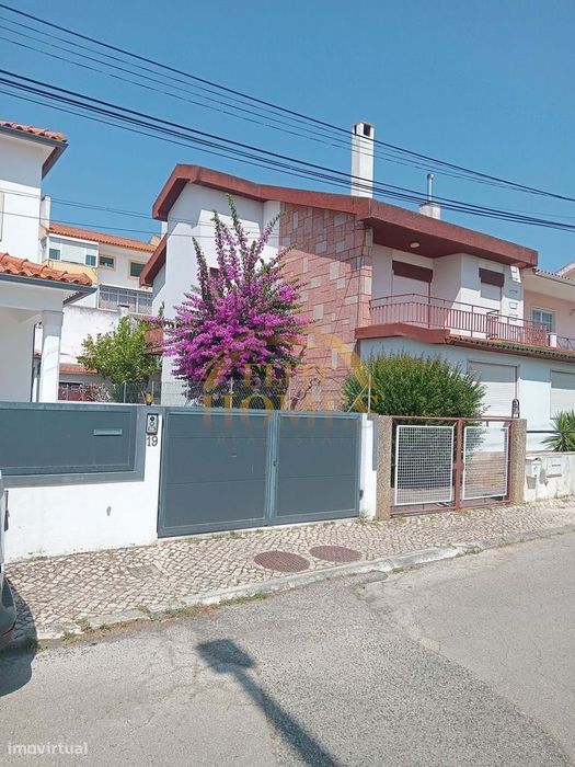 Moradia T6 -  2 Frações c/  Possibilidade de 2 Apartamentos Independen