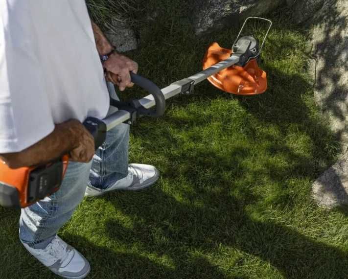 Podkaszarka Akumulatorowa Husqvarna 215IL Bez bateri Nowa Wysyłka