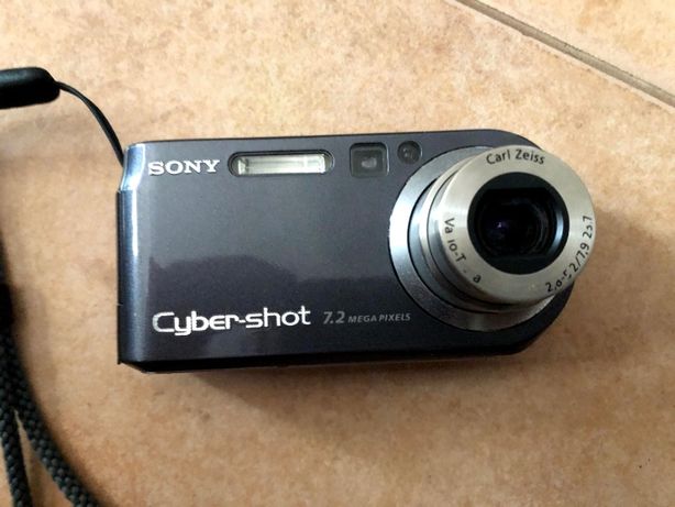 Máquina fotográfica digital Sony Cyber-Shot DSC-P200 + cartão + bolsa