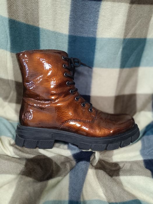 Продам фірмові ботінки