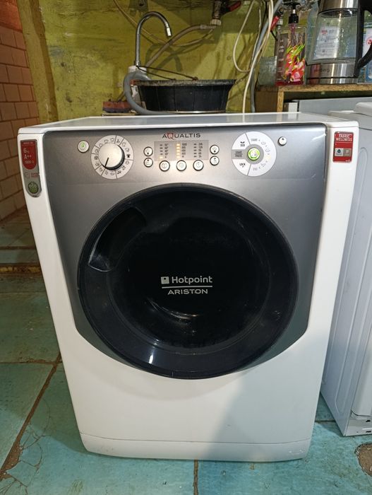 Пральна машина Hotpoint Ariston aqualtis 6кг