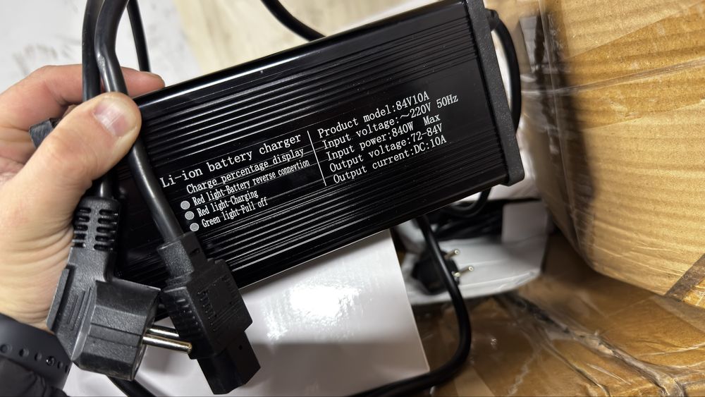 Зарядка 72V 10A 84V Li для електроскутера електровелосипеда самоката