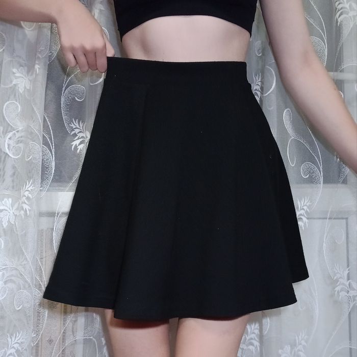 Чорна спідниця з замком