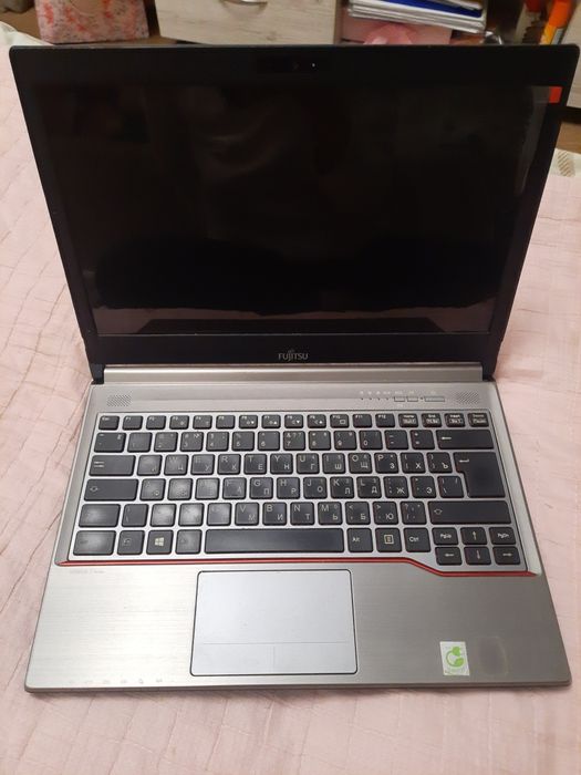 Ноутбук Fujitsu Lifebook E734