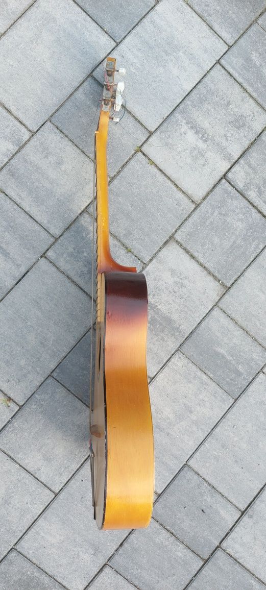Gitara akustycznoklasyczna nieznanej marki