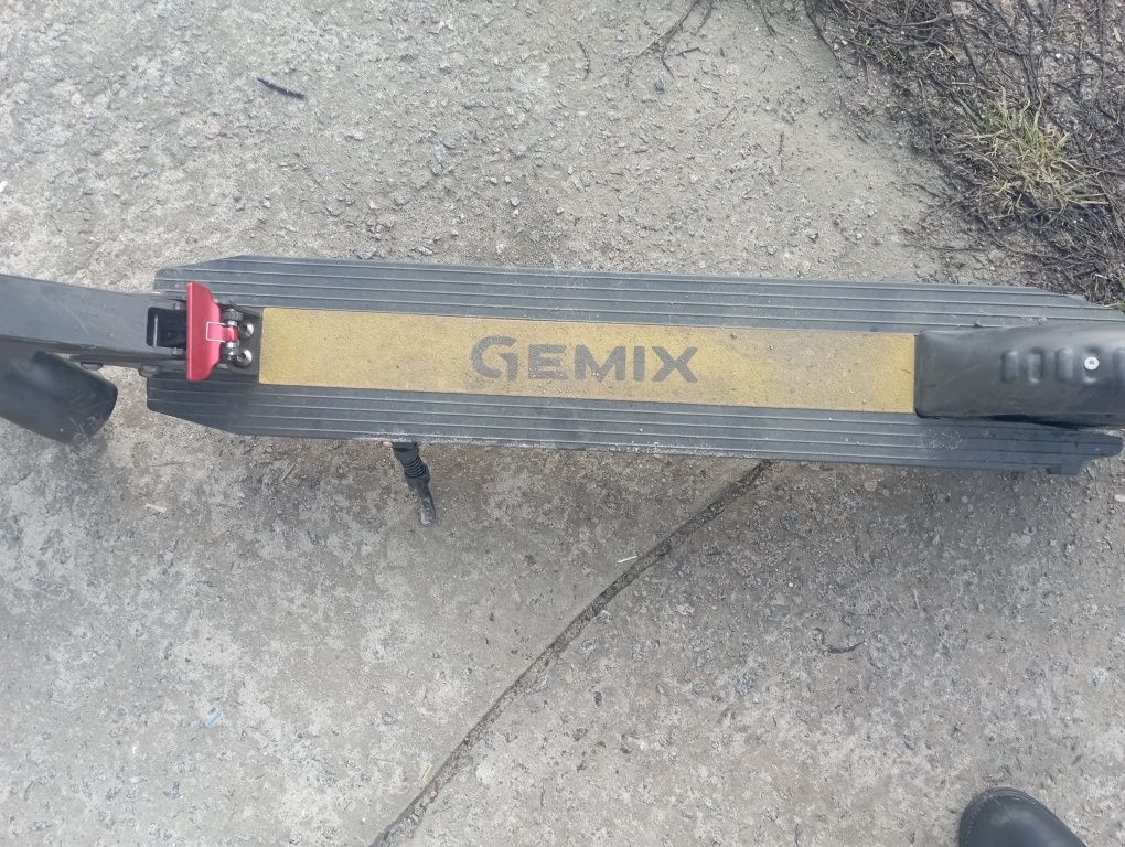 Продам Електросамокат  Gemix GM18