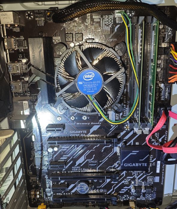 Zestaw Płyta główna Gigabyte Z370P D3, i3 8100, 2x8gb DDR4, maskownica