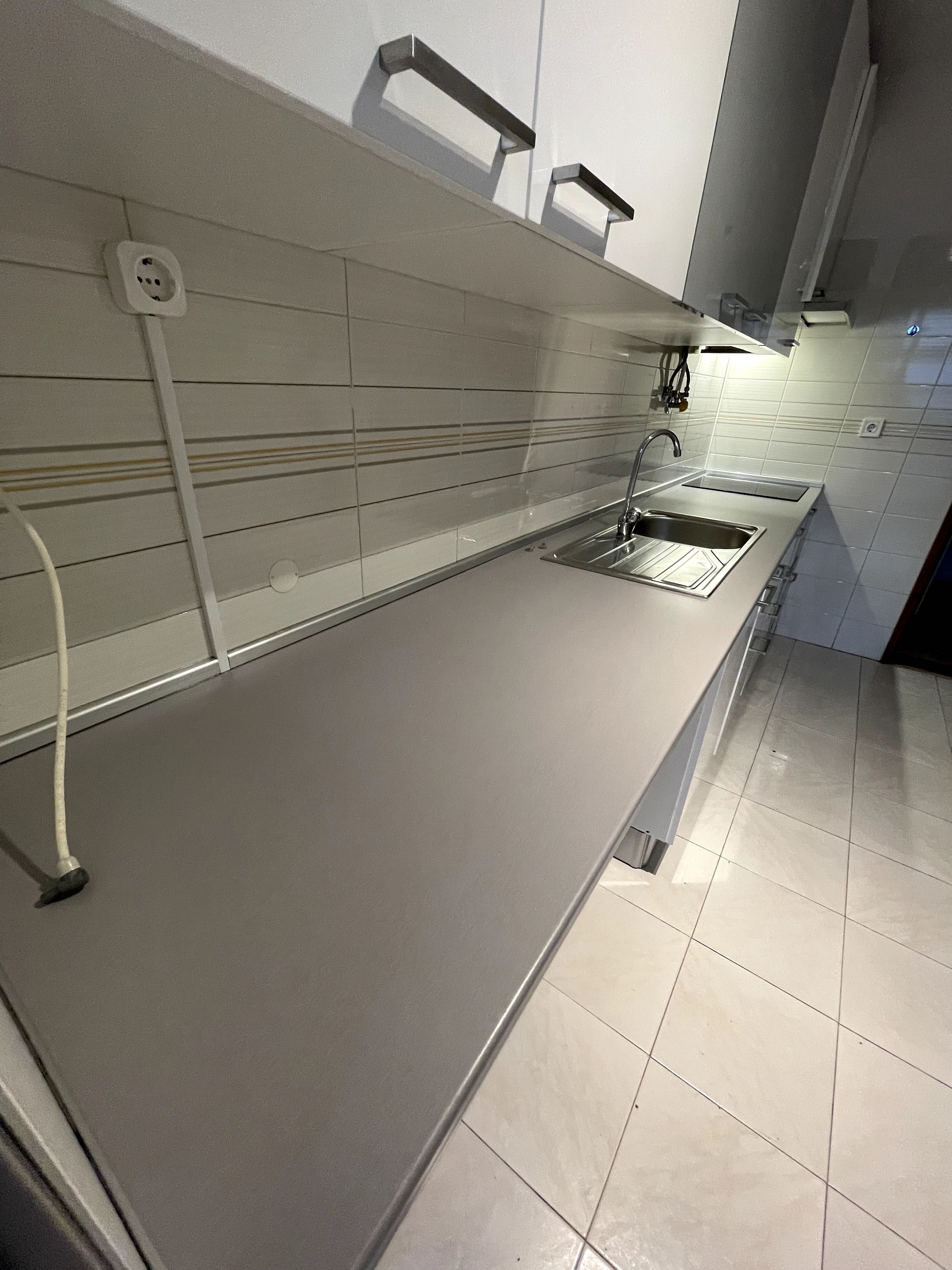 Cozinha completa como nova sem eletrodomésticos incluídos