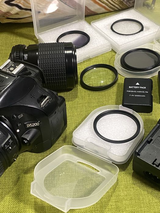 Фотоапарат Nikon5200+ 2  об'єктиви + лінзи
