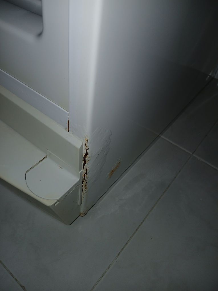 Arca congeladora vertical AEG