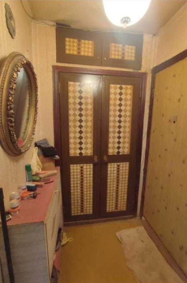 Продам 1 кімнатну квартиру на Олексіївці.