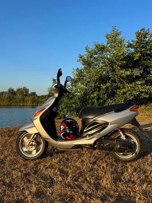 Yamaha Grand Axis 100