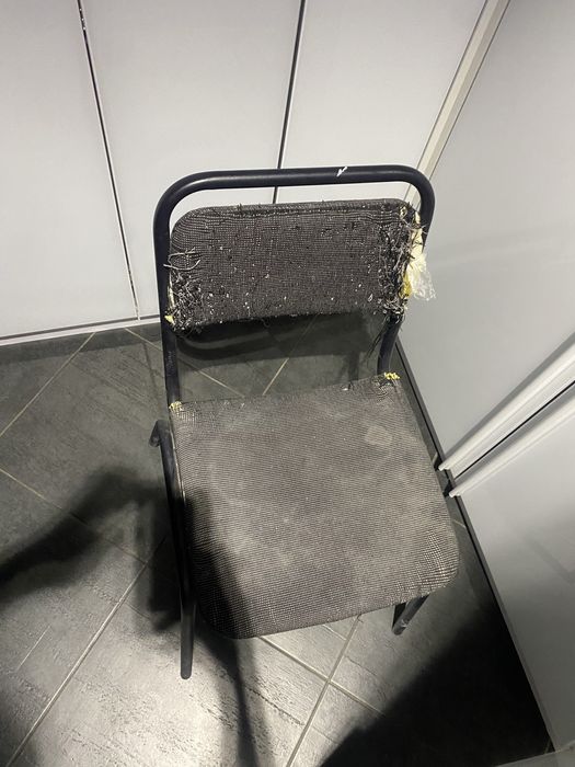 Офісний стілець чорний