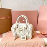 Torba do kręgli MIU MIU White Ruffle – ponadczasowa klasyka