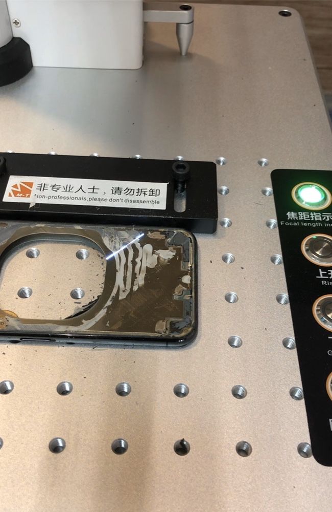  Apple Замена заднего стекла лазером ремонт IPhone от 800 грн