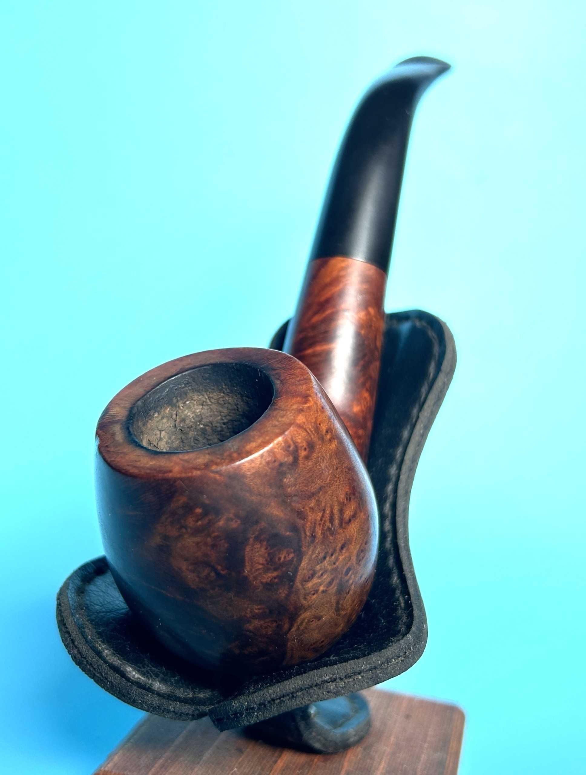 Fajka, do palenia tytoniu:  „Made In London England”