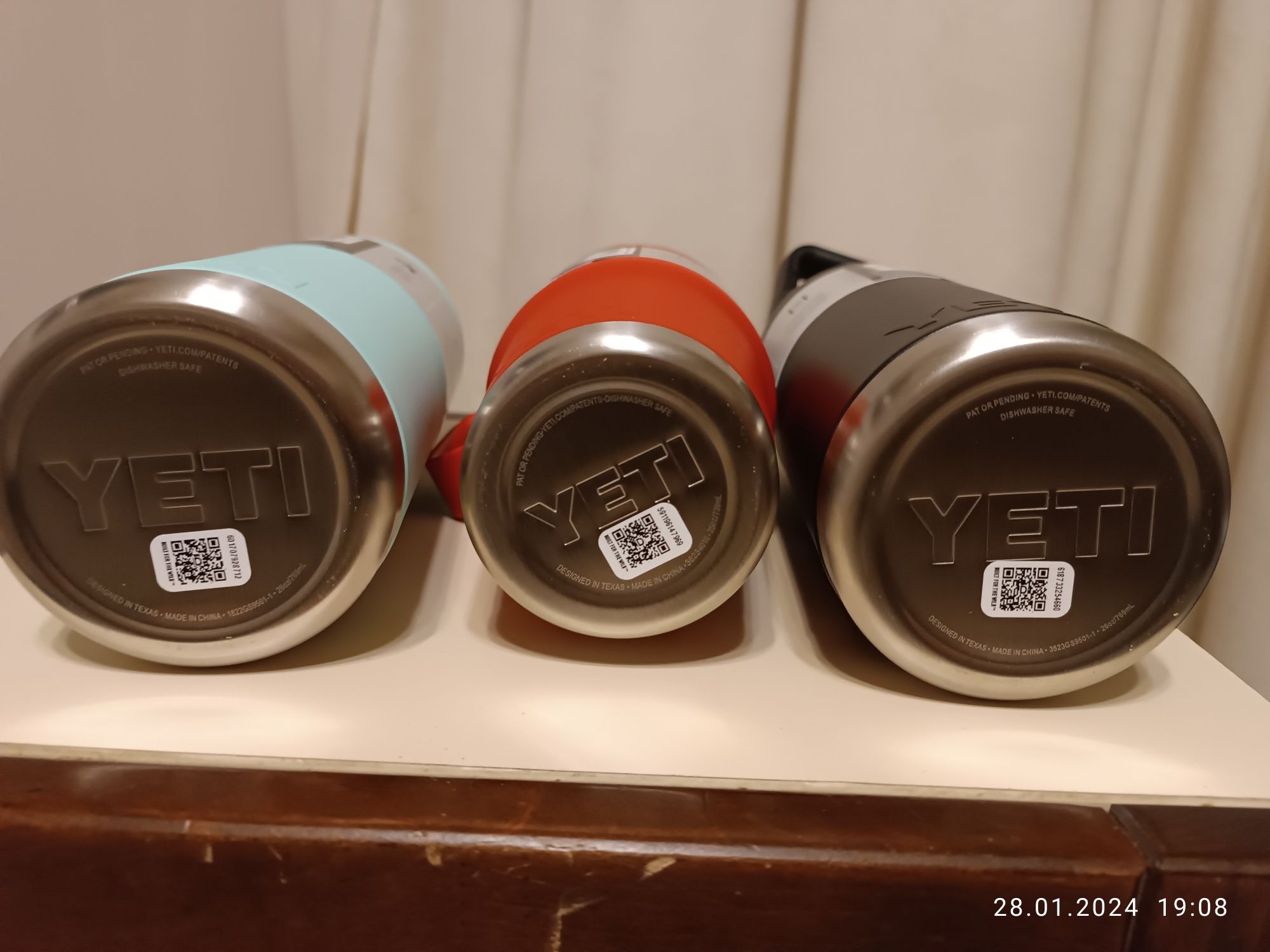 Продам  новый  термос  Yeti Rambler 26унций