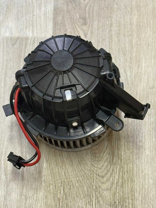 Мотор вентилятора печки пічки отопителя салона Audi Q5 A4 кю 2012-2017