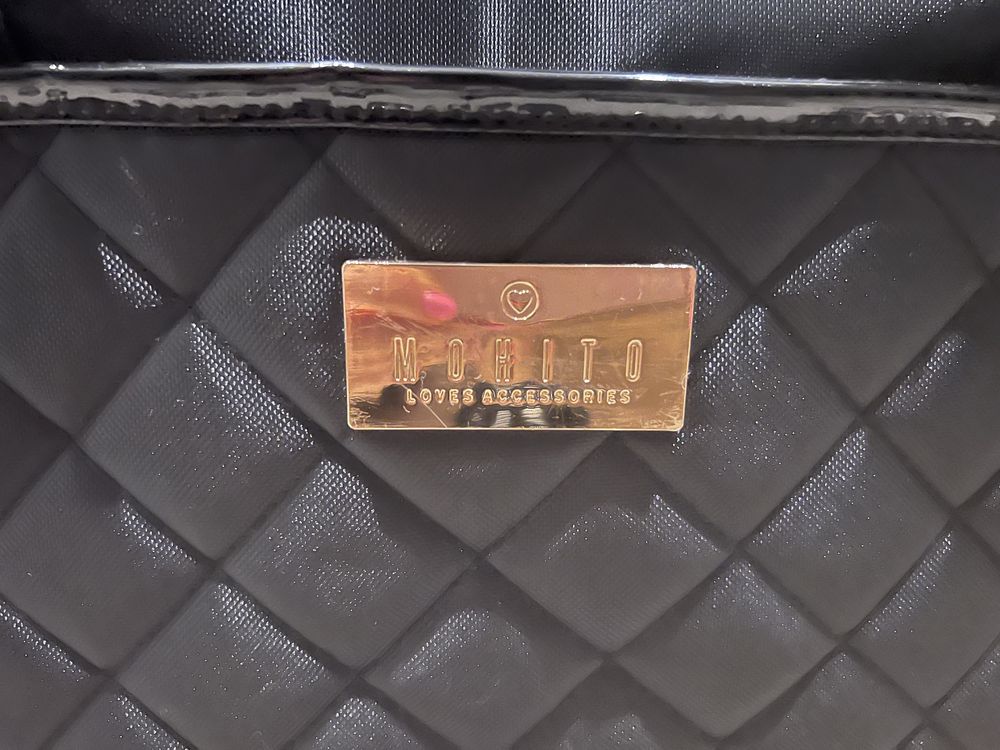 Mała walizka na kółkach  Mohito kabinowa