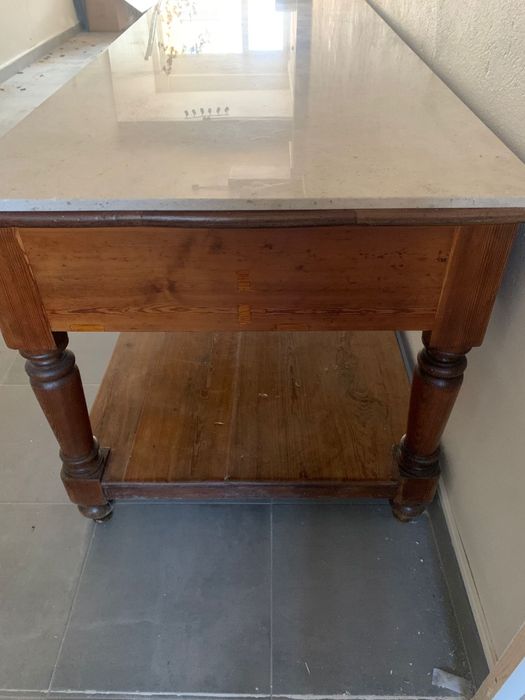 Mesa alfaiate com pedra molianos