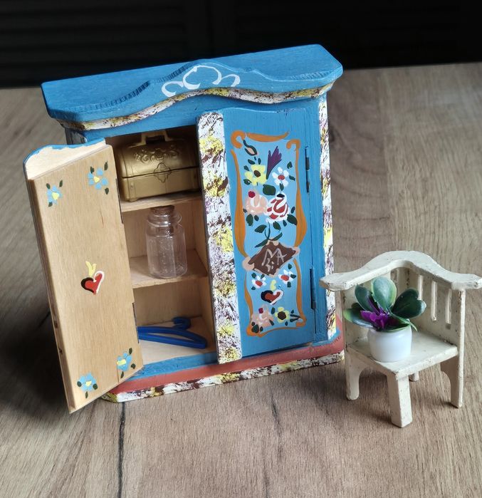 Mebelki drewniane vintage Dora Kuhn szafa wardrobe malowana PRL retro