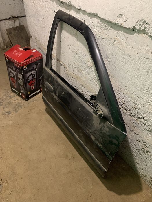 Продам передні двері до форд ескорт