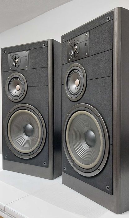 Пара Акустика JBL LX55 (Чуйка: 92дБ НЧ:250мм ВЧ:Титан Вес 15кг шт.)