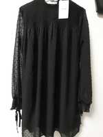Czarna sukienka w kropeczki