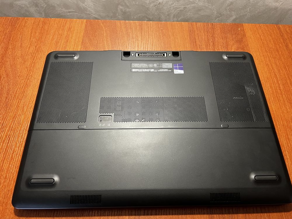 Dell Precision 7510/Xeon E3-1505M v5/32GB/256GB SSD/NVIDIA M2000M/FHD