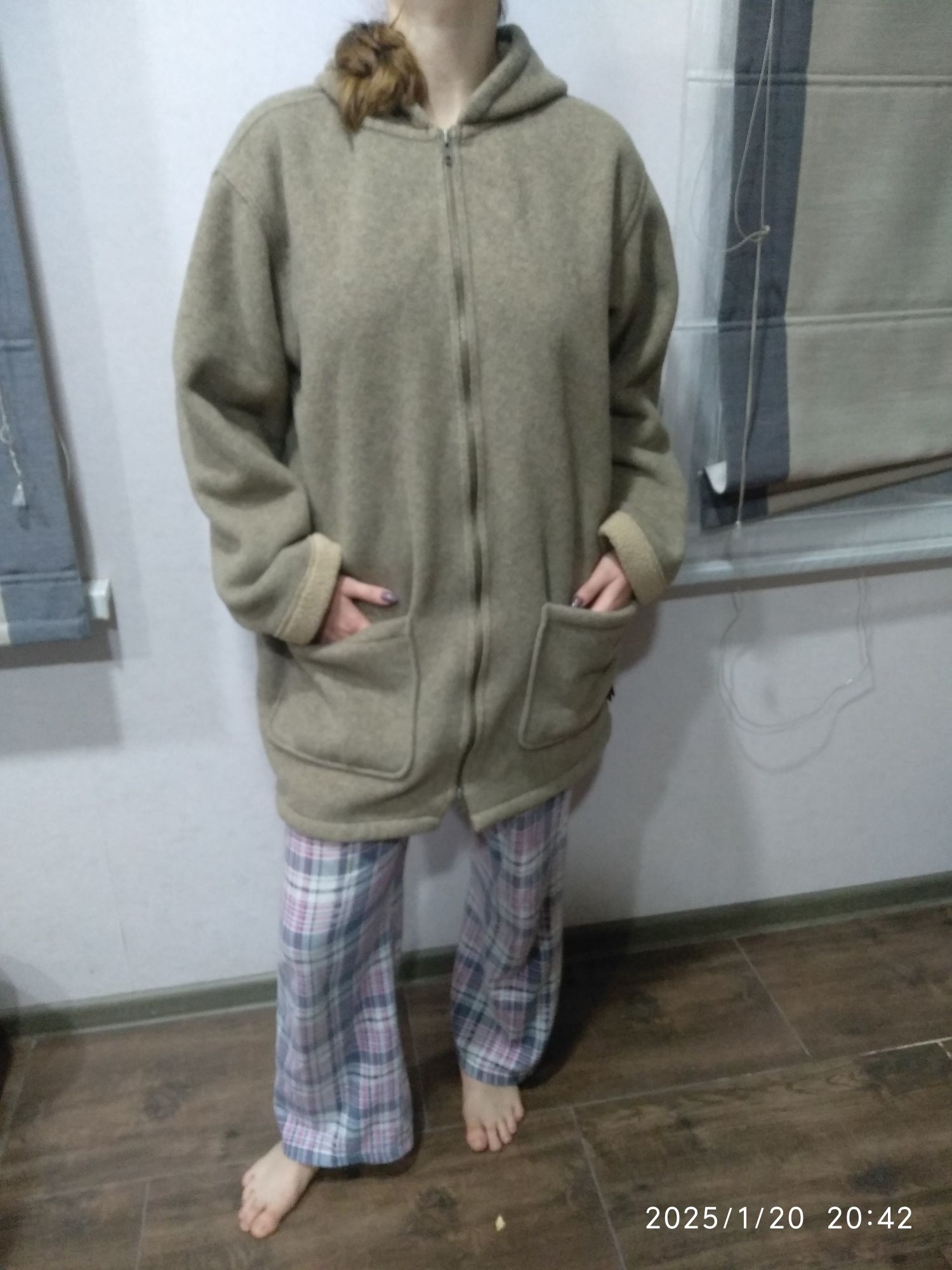 Продам теплу кофту.