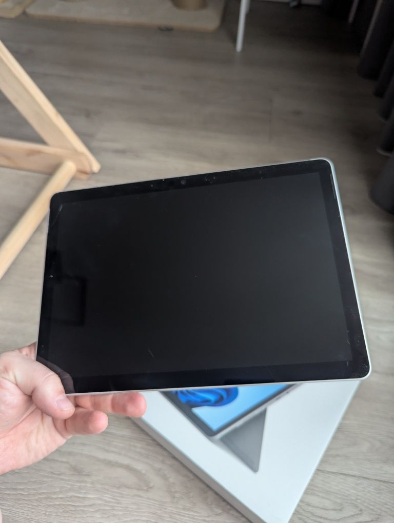 Microsoft Surface GO 3 Pentium Gold 6500Y 4/64gb (тріщина)