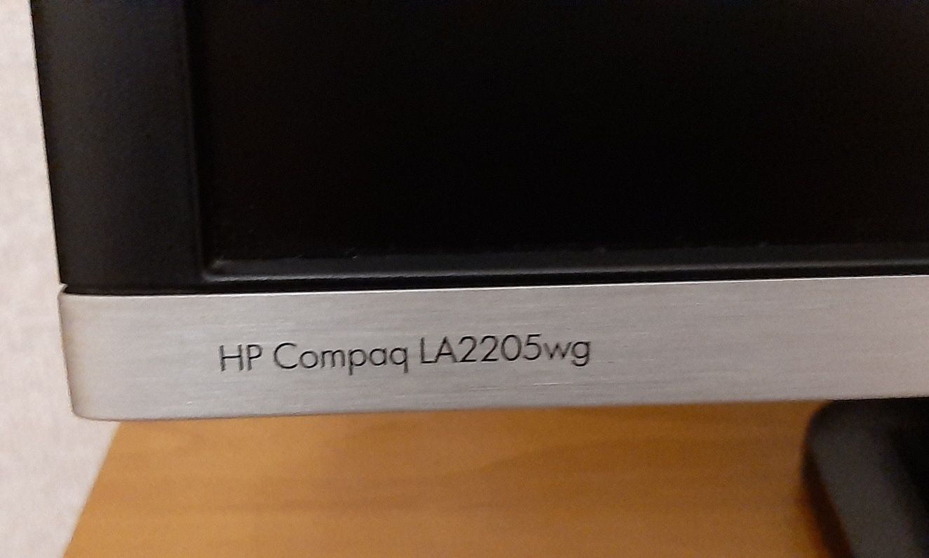 Монитор HP LA2205wg