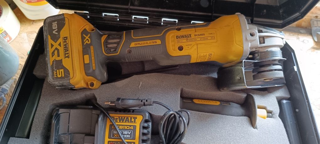 Szlifierka kątowa DeWalt dcg 405p2