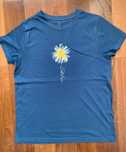 T shirt nova.     .