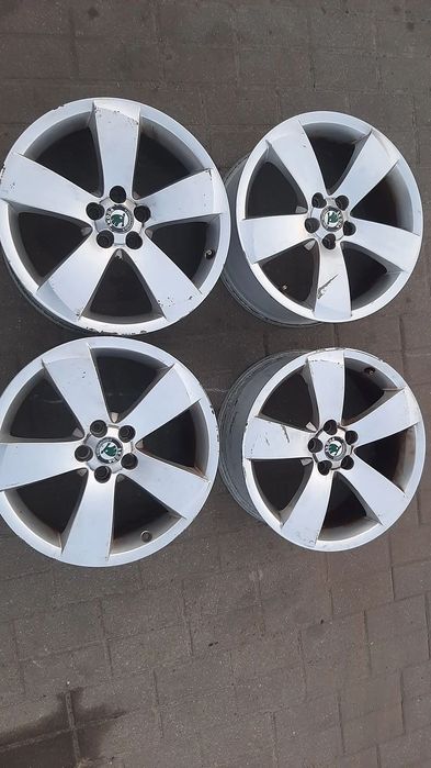 4× Felga aluminiowa Skoda OE RAPID ROOMSTER 7.0&quot; x 17&quot; 5x100 ET 41 5j7601025b