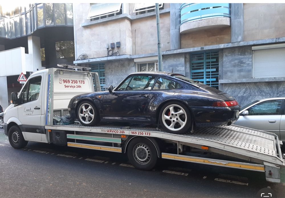 Transportes contentor plataform. E Serviços de Pronto Socorro Reboque.