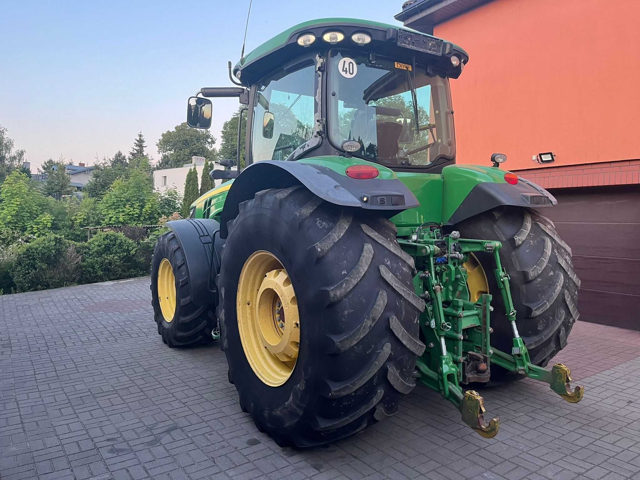 John Deere 8335R z Niemiec Pneumatyka skrzynia PowrShift