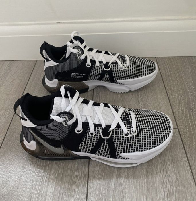 LeBron Witness 7 Novas 44