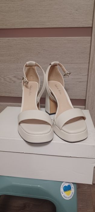 Босоніжки шкіряні