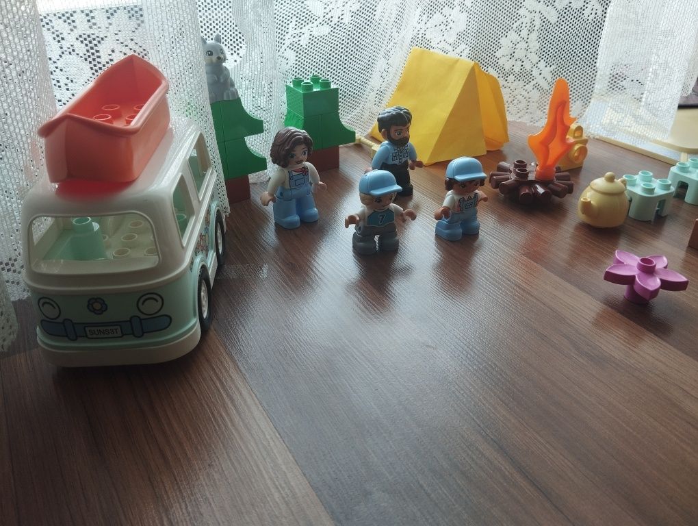 Zestaw LEGO Duplo biwak rodzinny kamping 10946