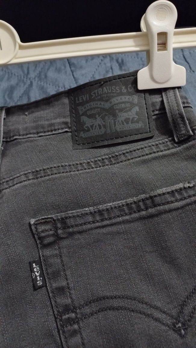 Jeansy Levi's, wysoki stan 36