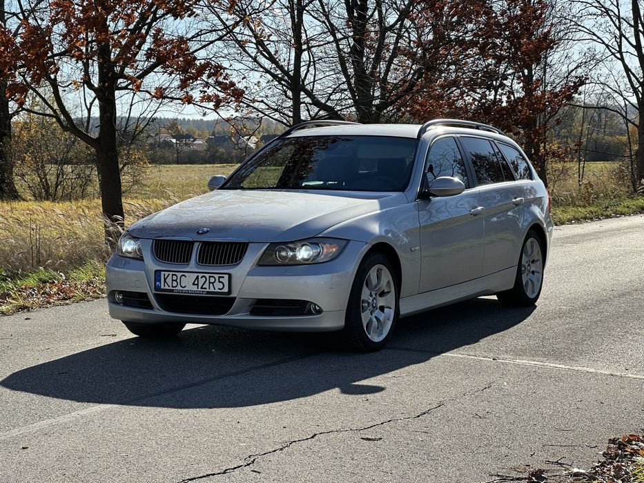 BMW 325xi bogate wyposażenie i mały przebieg