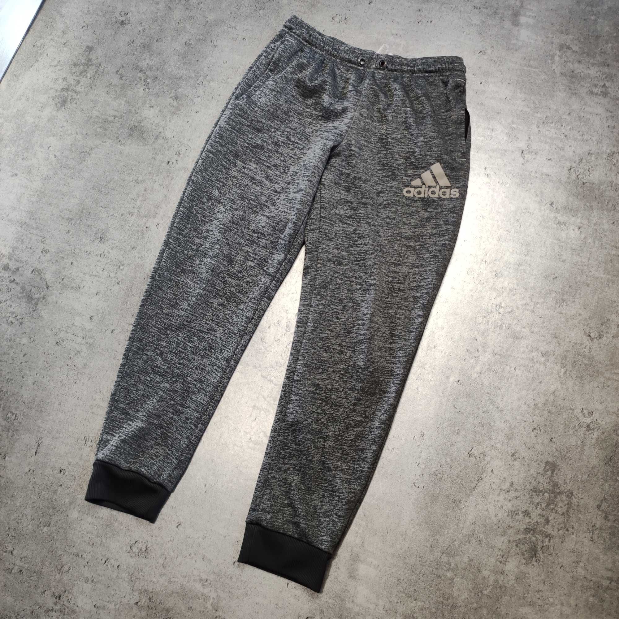 MĘSKIE Dresy Sportowe Klasyczne z Małym Logo Adidas Joggery Szare