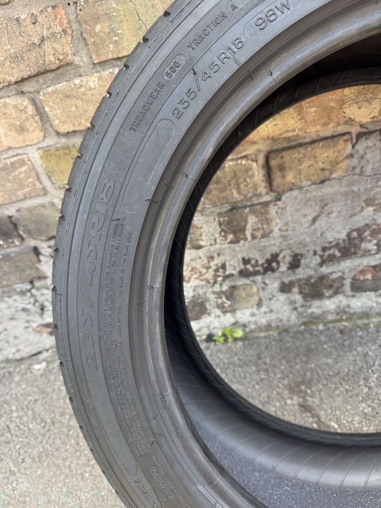 Продам шину мішелін  235/45r18