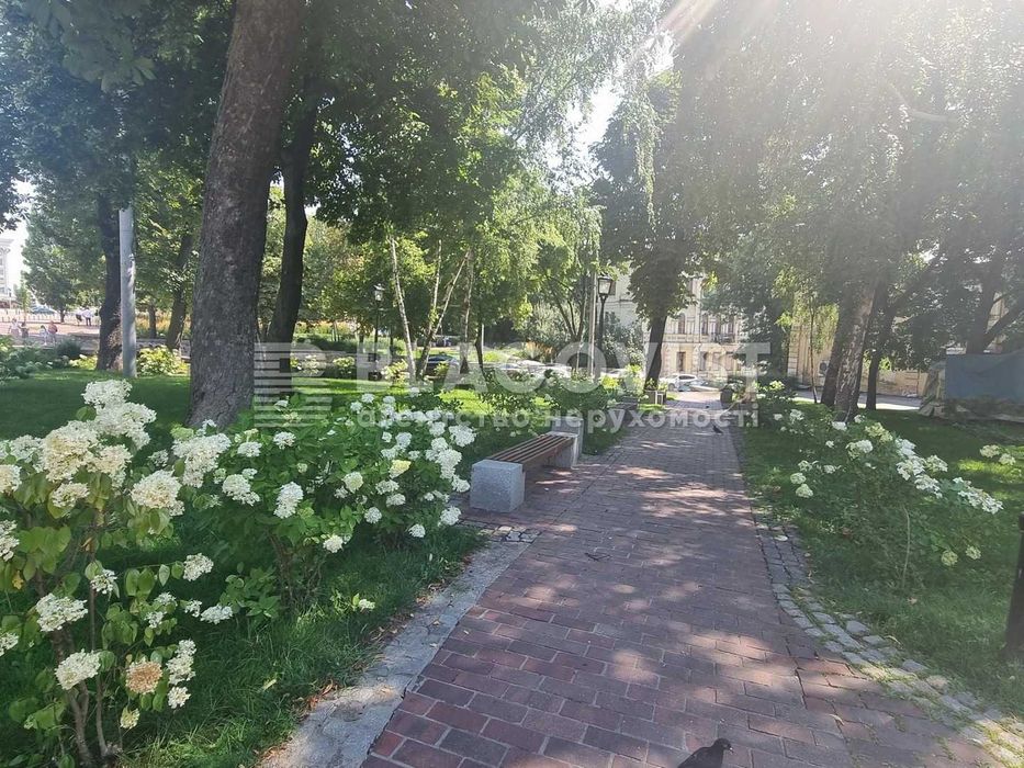 Михайлівська, 21