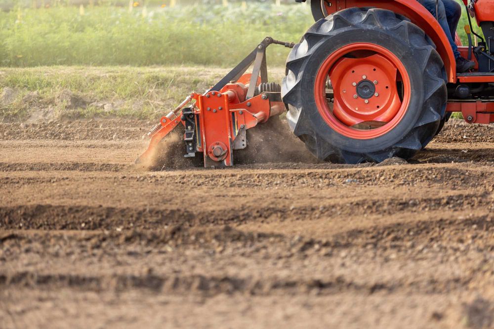 Usługi glebogryzarką separacyjną, zakładanie trawników, frezowanie pni