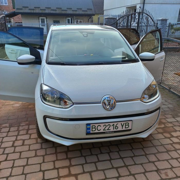 Автомобіль Woltsvagen e-up 2013р білий колі,в гарному стані
