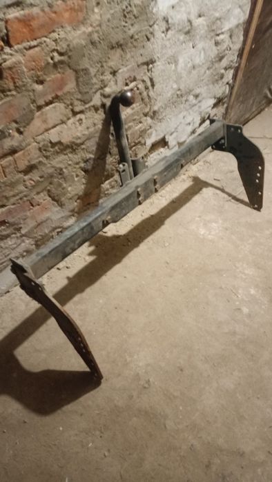 Продам фаркоп до Nissan Navara D22. Добрий стан