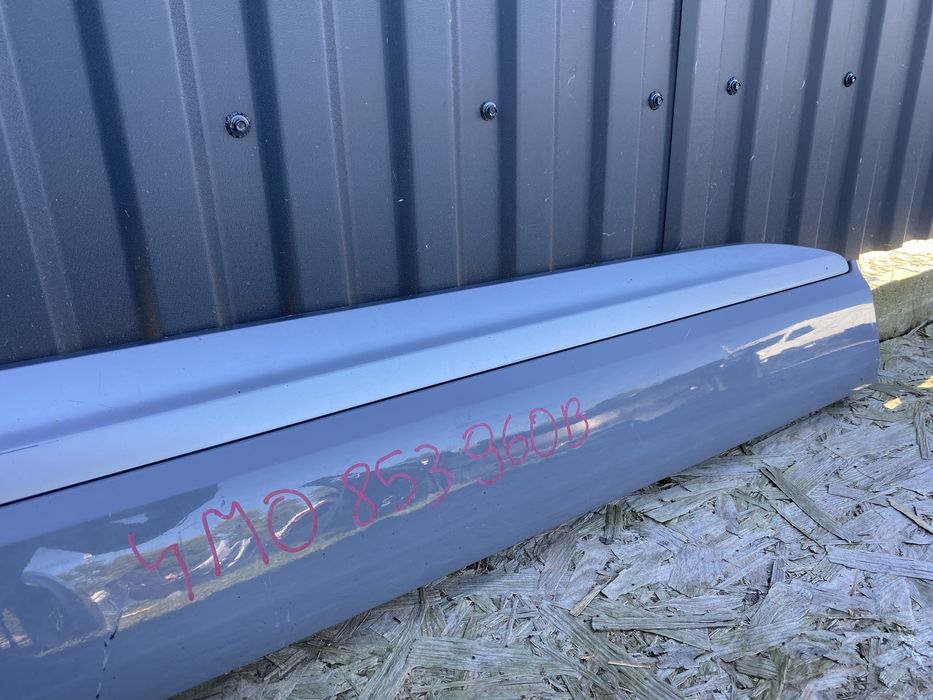 Накладка дверей передня права Audi Q7